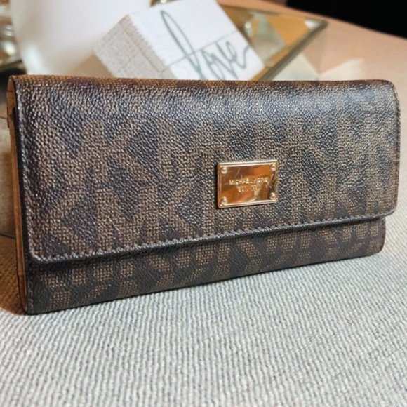 MICHAEL KORS Jet Set MK Logo Checkbook Wallet -Brown - Picture 2 of 14